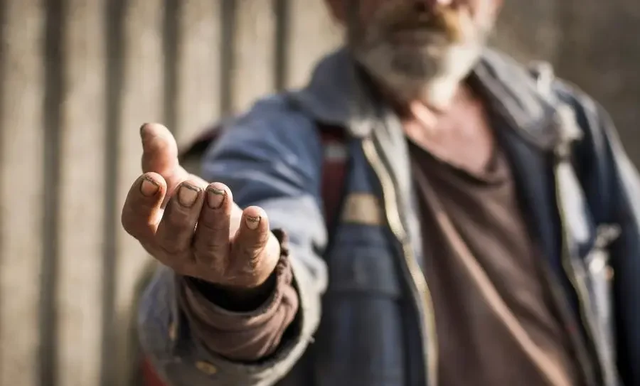 How to Avoid Beggar Scams During Eid in the UAE